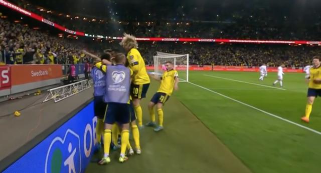 开云体育下载-世预赛最高潮来临:今晚决出7个名额 萨拉赫马内PK