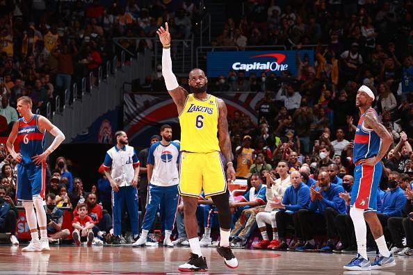 kaiyun-詹皇超越马龙寒冬却未远去 里程碑之夜再变里程悲