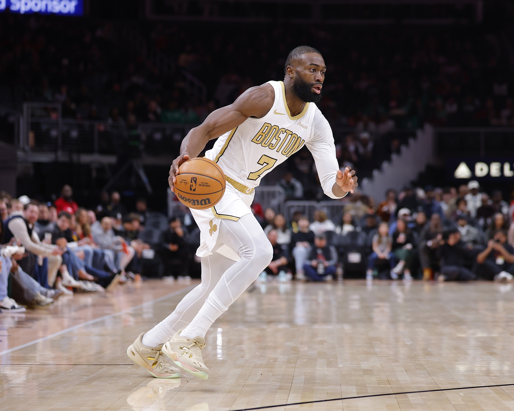 霍勒迪：布朗和绿军全队用行动回击质疑 赛季初外界没人看好他们