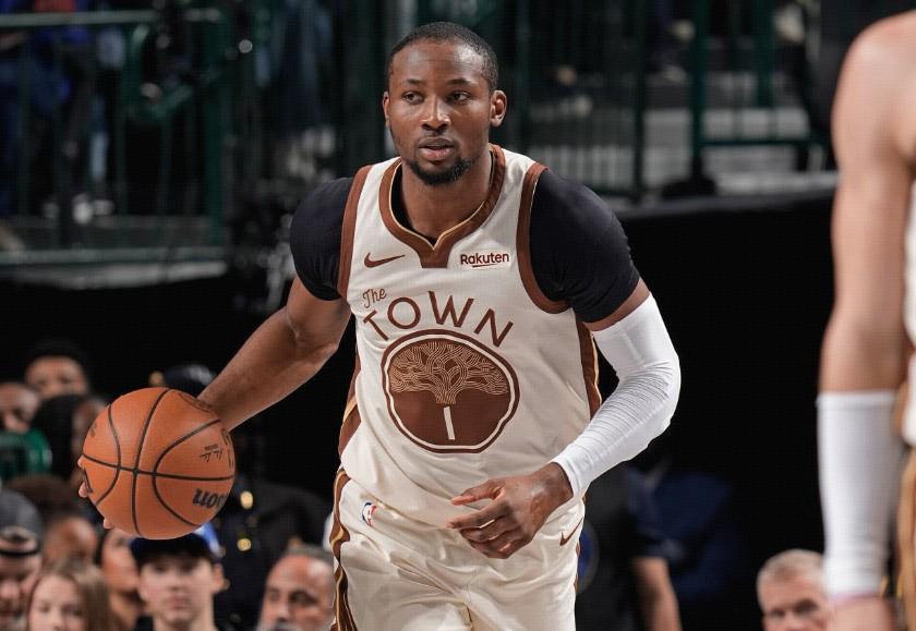 开云APP-官方：库明加左膝受伤，提前退出对阵独行侠的比赛