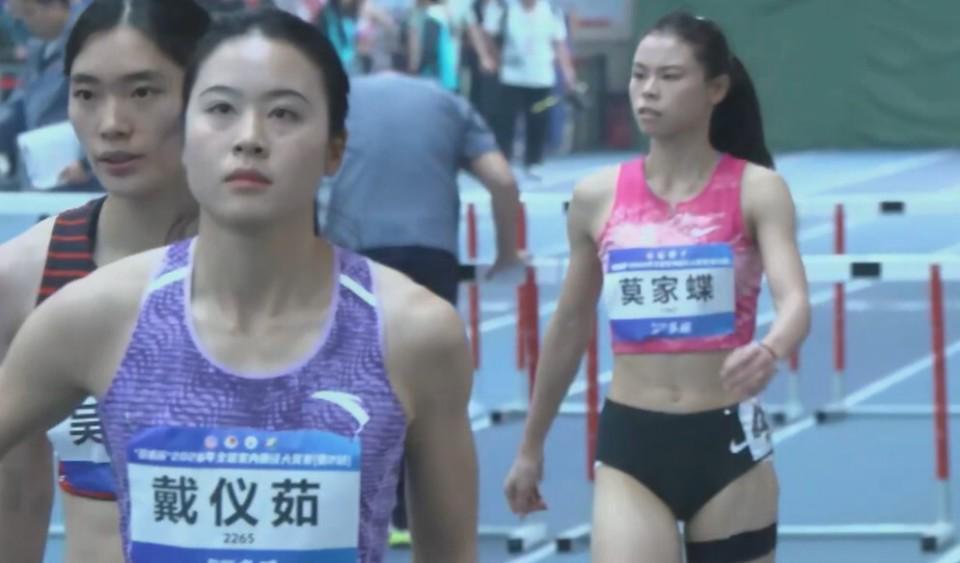 开云体育入口-吴艳妮决赛退赛！400米栏名将莫家蝶8秒21跨项夺60米栏冠军
